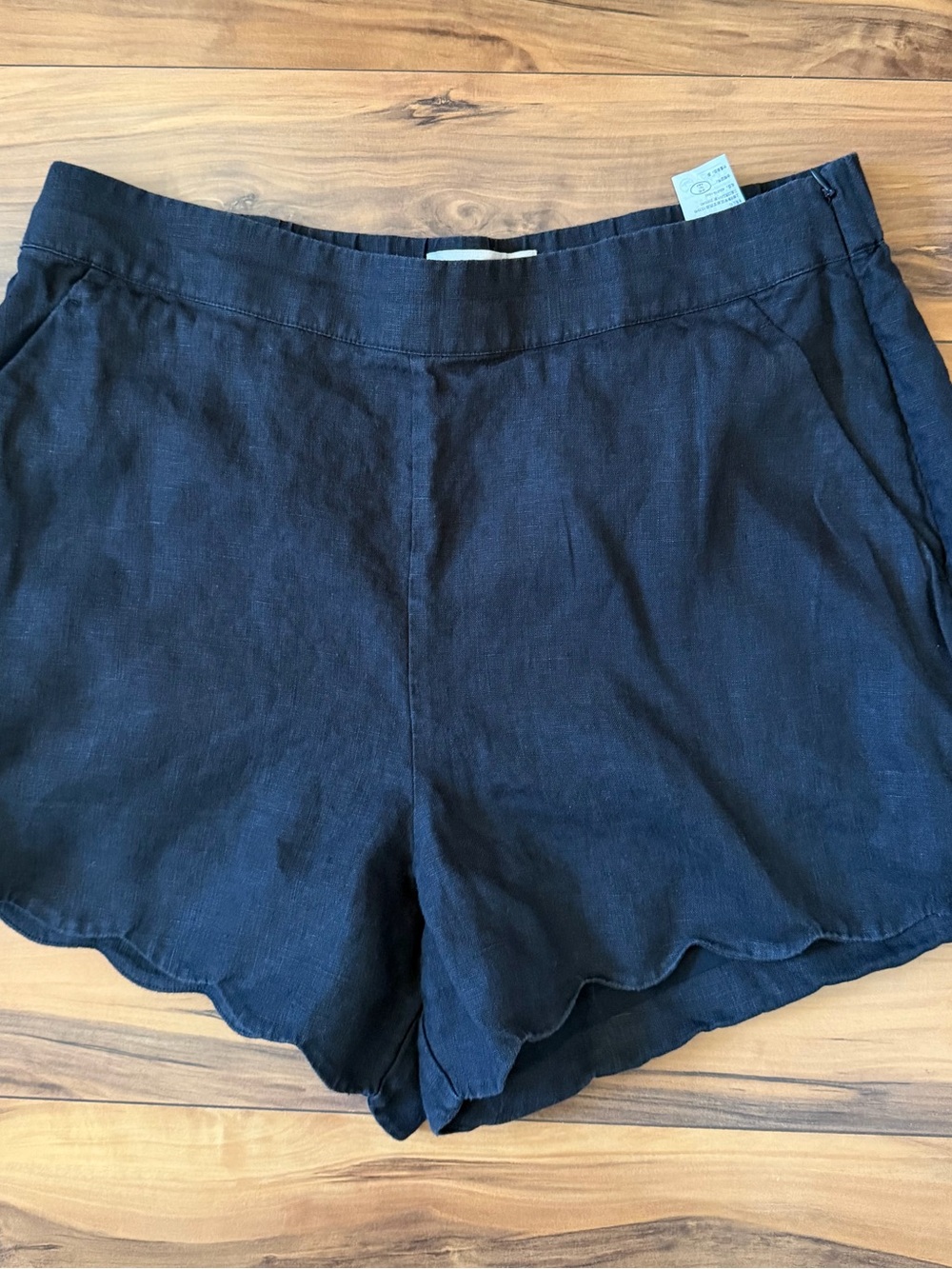 Abercrombie &Fitch Premium Linen Women's Black Scallop Hem Shorts